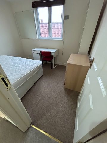 7 Bed Flat, Fremantle Road, BS6 - Photo 4