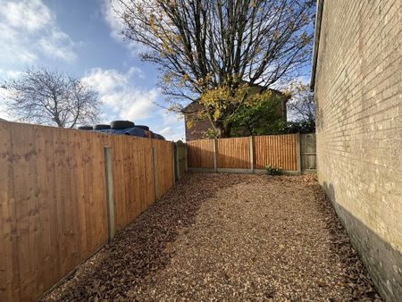 2 bedroom detached house to rent - Photo 5