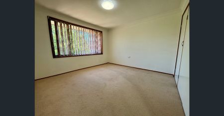 5 BEDROOM HOME - HILLVUE LOCATION - Photo 2