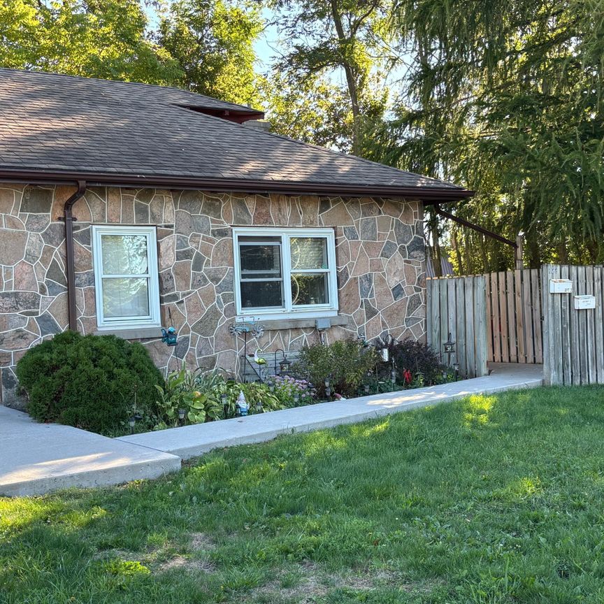 For Lease - 128 Angeline Street Unit# Lower, Kawartha Lakes, Ontario - Photo 1