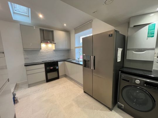 5 Bed Terraced House, Medora Road, SW2 - Photo 1