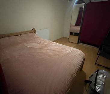 2 Bed Maisonette, Lulworth Court, N1 - Photo 1