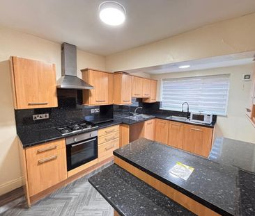 2 Bed Maisonette, Vine St, M7 - Photo 4