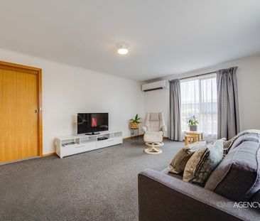 Tidy Two Bedroom Brick Home - Photo 5