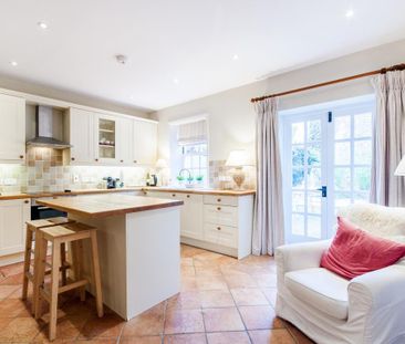 4 bedroom semi-detached house to rent - Photo 4