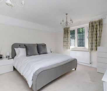 Fairwinds, 12 Oakfield Glade, Weybridge, Surrey, KT13 - Photo 6