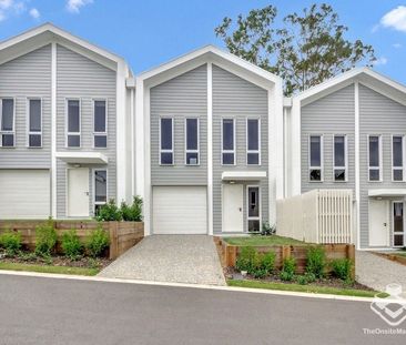 Elegant Townhouse With Air Conditioning Throughout - Photo 3