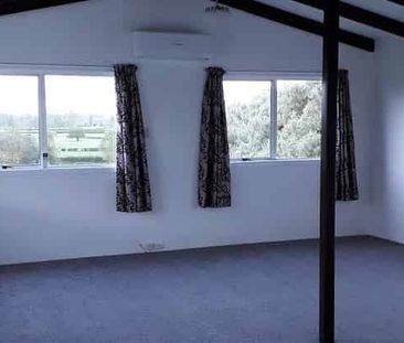 Unique character flat with stunning rural views. - Photo 2