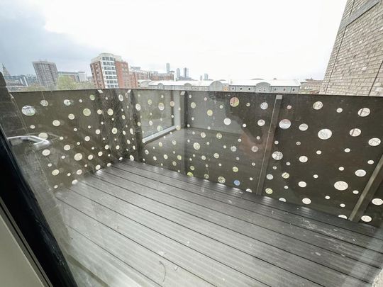 Studio to rent - Photo 1