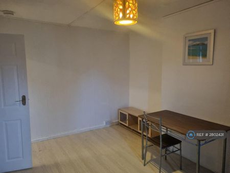 2 bedroom maisonette to rent - Photo 3