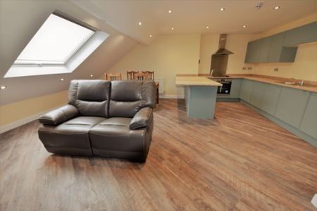 2 bedroom Flat in Woodsley Road, Leeds - Photo 4