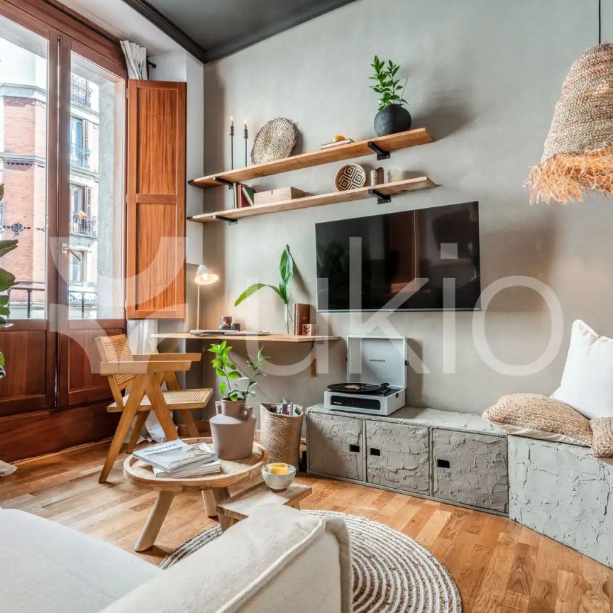 Apartamento de alquiler en Calle de la Bola, Palacio - Photo 1