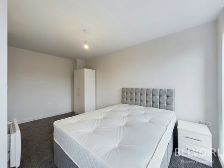 Flat to rent on - Photo 2