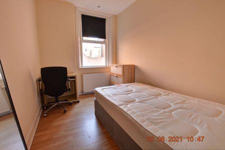 3 bedroom apartment to rent - Photo 3