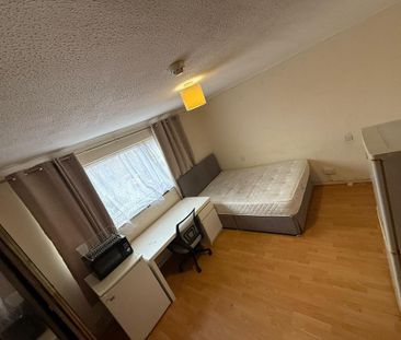 1 bedroom in a house share to rent - Photo 6