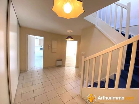 Location Appartement 4 pièces 120 m2 à Quimper - Photo 2