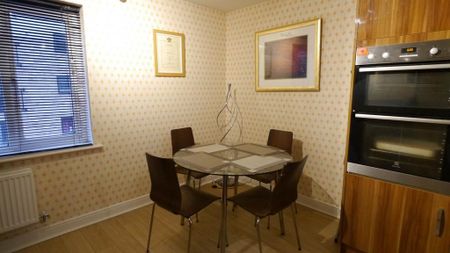 4 bedroom townhouse to rent - Photo 4