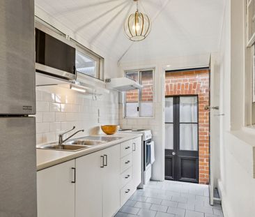 Unique Heritage Style One Bedroom Unit - Photo 3
