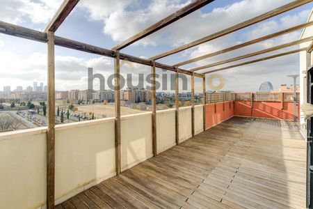 Penthouse for rent in Madrid (Hortaleza) - Photo 2