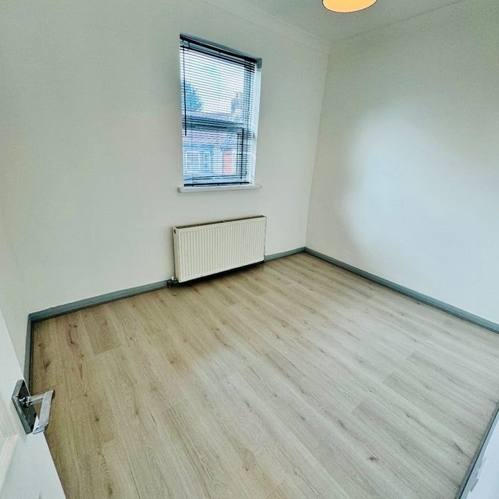 2 Bed Flat, Argyle Road, IG1 - Photo 1
