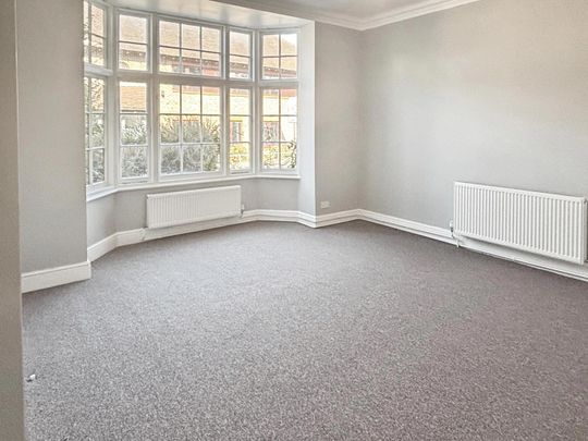 1 bedroom room to rent The Crescent - Photo 1