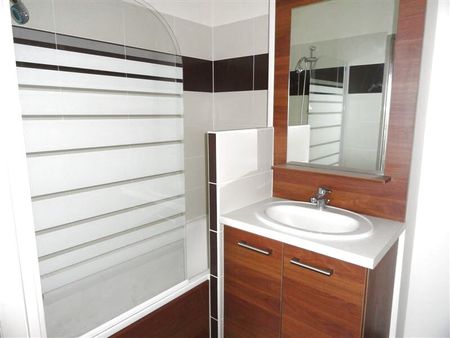 Location Appartement 3 pièces 62m² ST DENIS 97490 - Photo 5