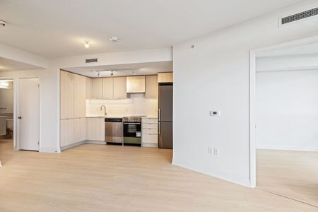 For Lease - 30 Gibbs Road Unit# 2007, Toronto, Ontario - Photo 4