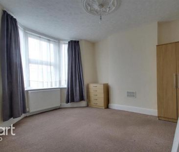 5 bedroom end of terrace house to rent - Photo 3
