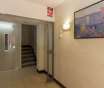 Rooms for rent in 3-bedroom apartment in La Vila De Gracia - Foto 6