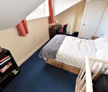 2 bedroom House in Glossop Street, Leeds - Photo 4