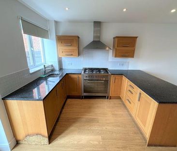 2 bedroom end of terrace house to rent - Photo 1