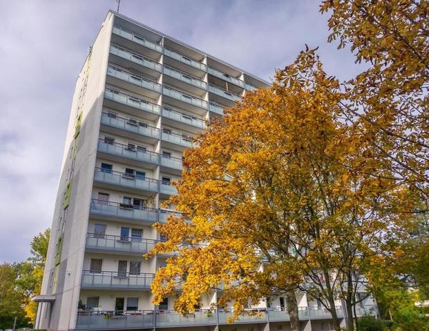 3-Raum-Wohnung mit Balkon und den Spielplatz vor der Haustür - Foto 1