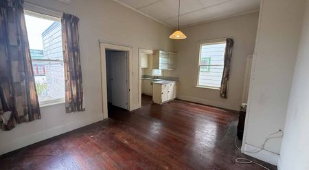 FOUR BEDROOMS - CENTRAL LOCATION - Photo 3