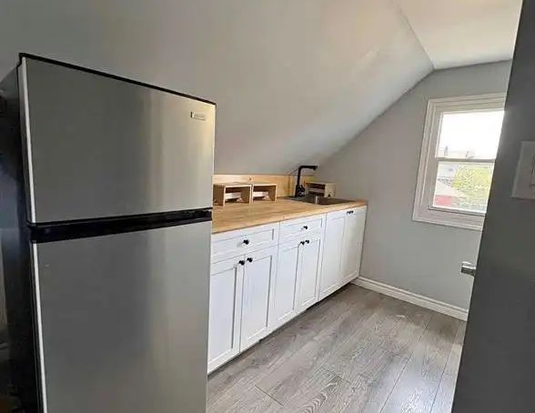 1409 LANGLOIS Unit# UPPER — 1 Bedroom - Photo 1