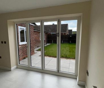 3 bedroom detached bungalow to rent - Photo 4