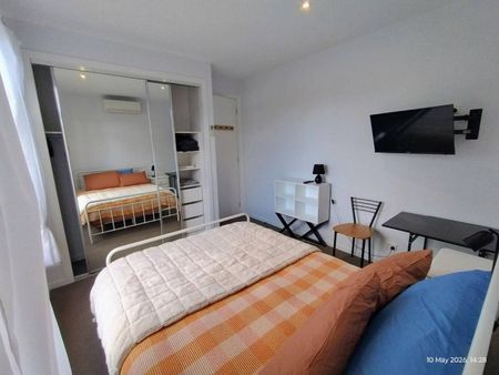 SHARE HOUSE - Bedroom available >3months - Fully furnished with all bills included! - Photo 2