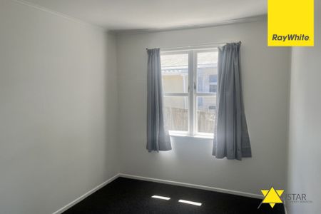 Renovated 3-Bedroom Lynfield Bungalow - Pet Friendly & Prime Location - Photo 4