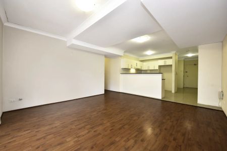 Modern two bedroom apartment in a convenient setting - Photo 4