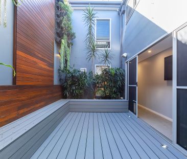 Tri-level Three Bedroom Terrace Residence - Photo 3