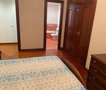 Apartamento de alquiler en Rúa Travesía de Vigo, Fátima - Photo 2