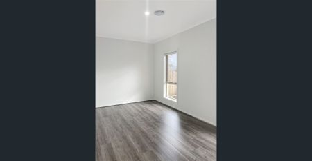 Contemporary Family Living in Greenvale! - Photo 5