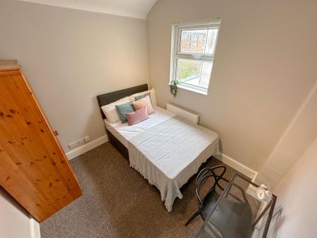 1 bedroom in a house share to rent - Photo 5