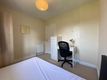 3 bedroom semi-detached house to rent - Photo 5