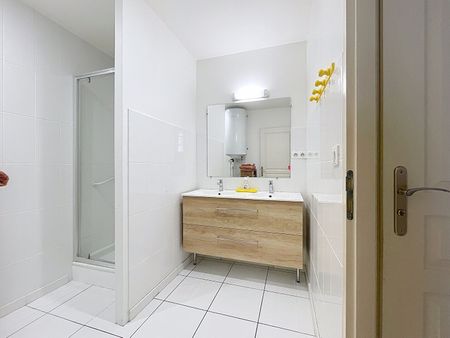 Location Appartement 2 pièces 41m² LA ROCHELLE 17000 - Photo 2