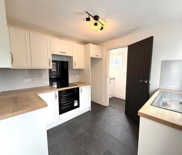 3 bedroom semi-detached house to rent - Photo 6