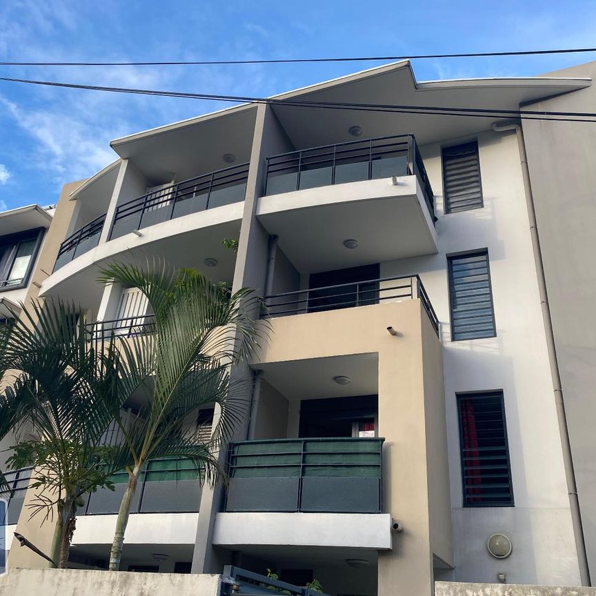 Location Appartement 3 pièces 61m² STE CLOTILDE 97490 - Photo 1