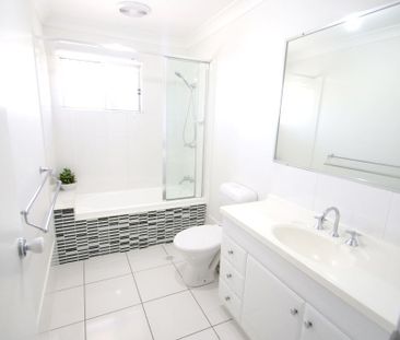 RENOVATED AND FULLY FURNISHED SPACIOUS TOWNHOUSE WITH VIEWS IN THE ... - Photo 2