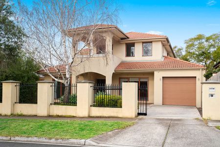 Spacious Family Living with Modern Comforts - Photo 2