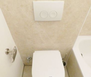 ** Modernisierte Wohnung mit großer Wohnküche in zentraler Lage von... - Photo 2