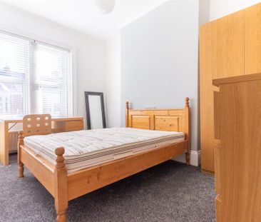 6 bedroom terraced house to rent - Photo 3